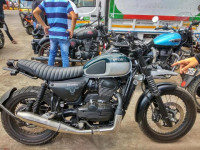 Yezdi Scrambler Dual Tone