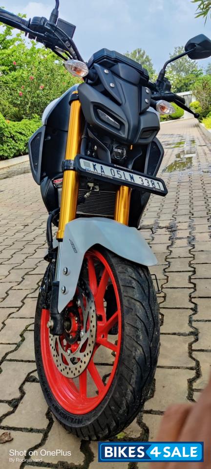 Silver / Black Yamaha MT-15 BS6