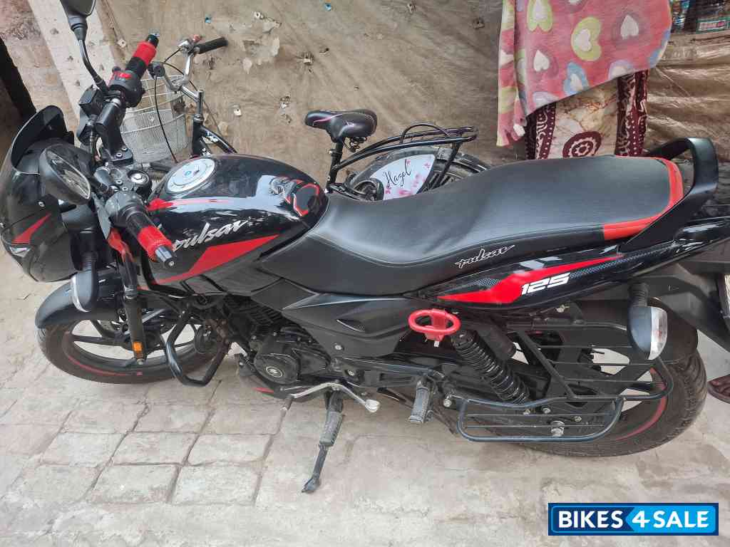 Red Bajaj Pulsar 125 Carbon Fibre Disc Single Seat