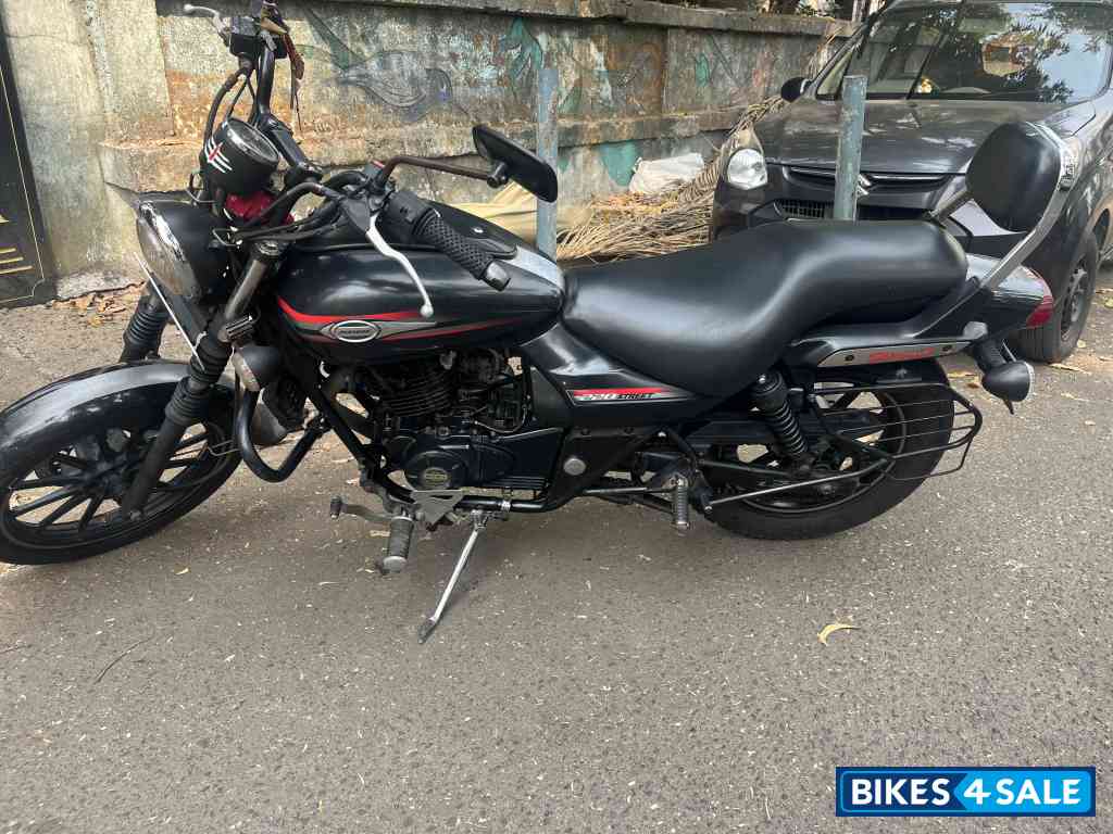 Black Bajaj Avenger Street 220
