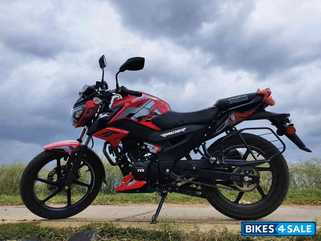 Red TVS Raider 125 Marvel Super Squad Edition