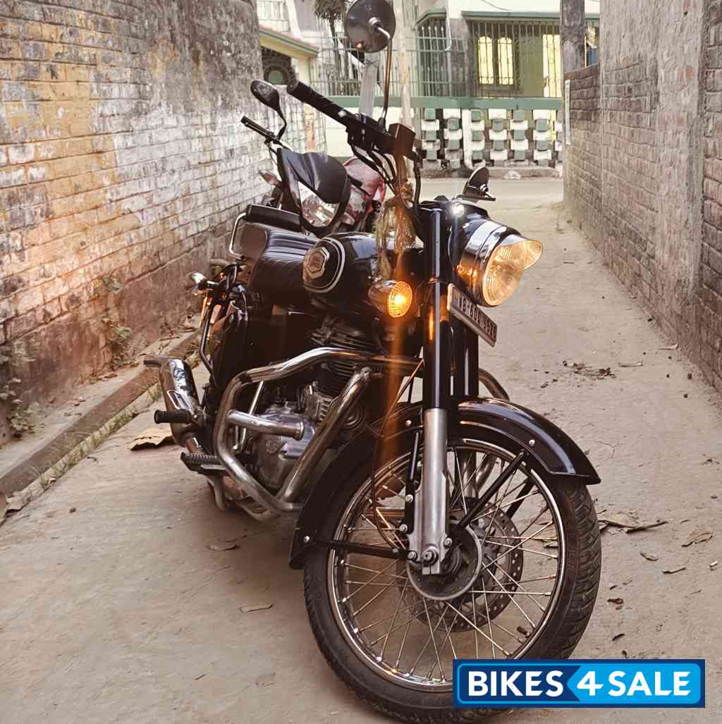 Black Royal Enfield Bullet Standard 500