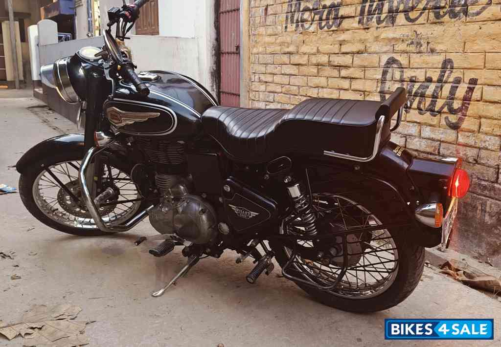 Black Royal Enfield Bullet Standard 500