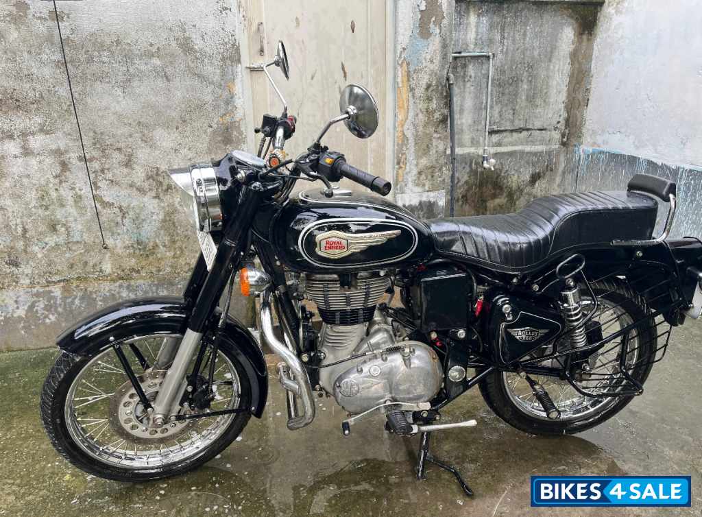 Black Royal Enfield Bullet Standard 500