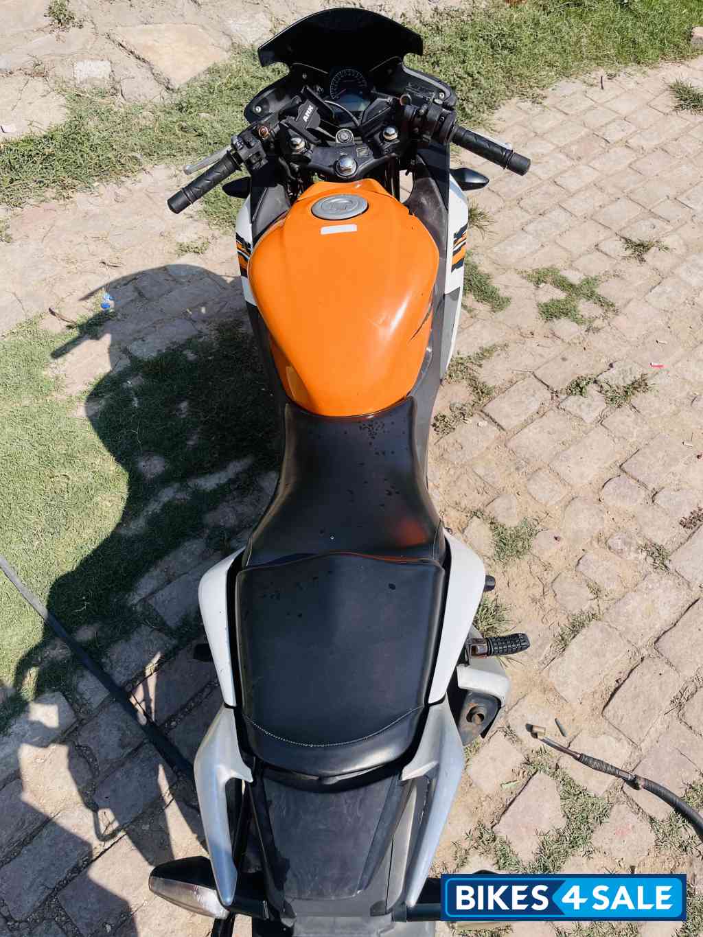 Orange & White Honda CBR 150R Orange & White Honda CBR 150R