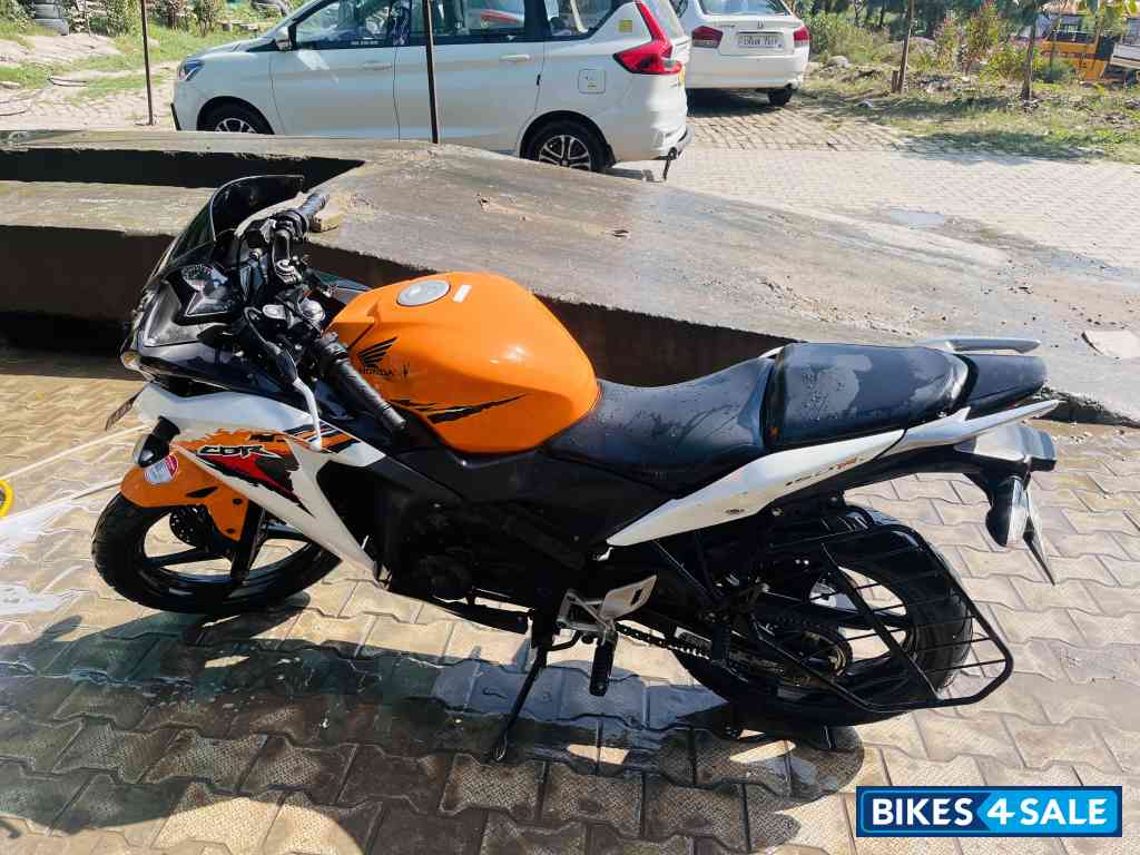 Orange & White Honda CBR 150R Orange & White Honda CBR 150R