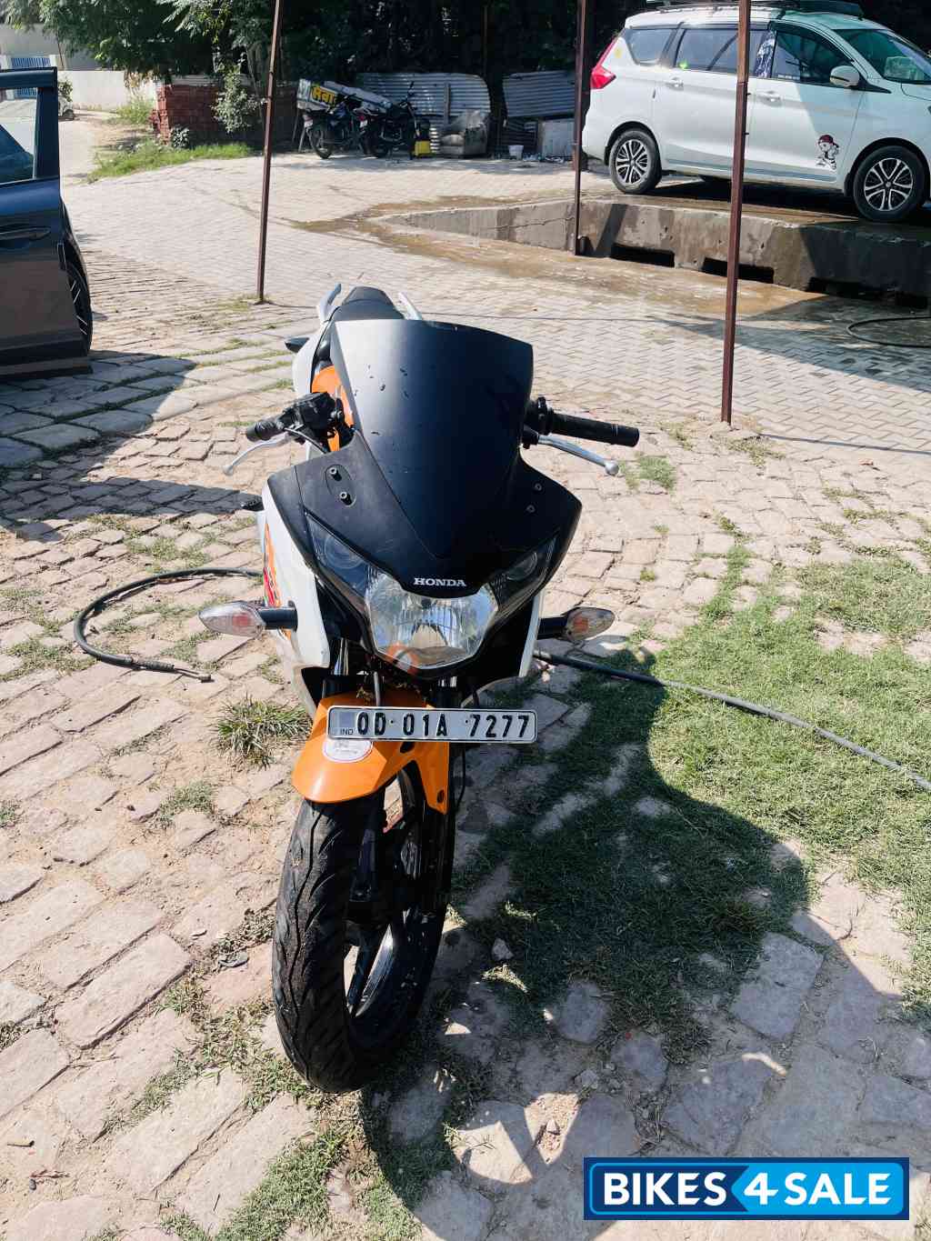 Orange & White Honda CBR 150R Orange & White Honda CBR 150R