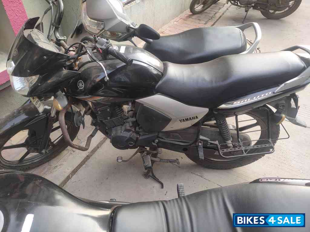 Black Yamaha Saluto 125