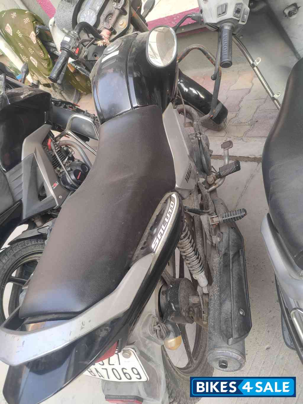 Black Yamaha Saluto 125
