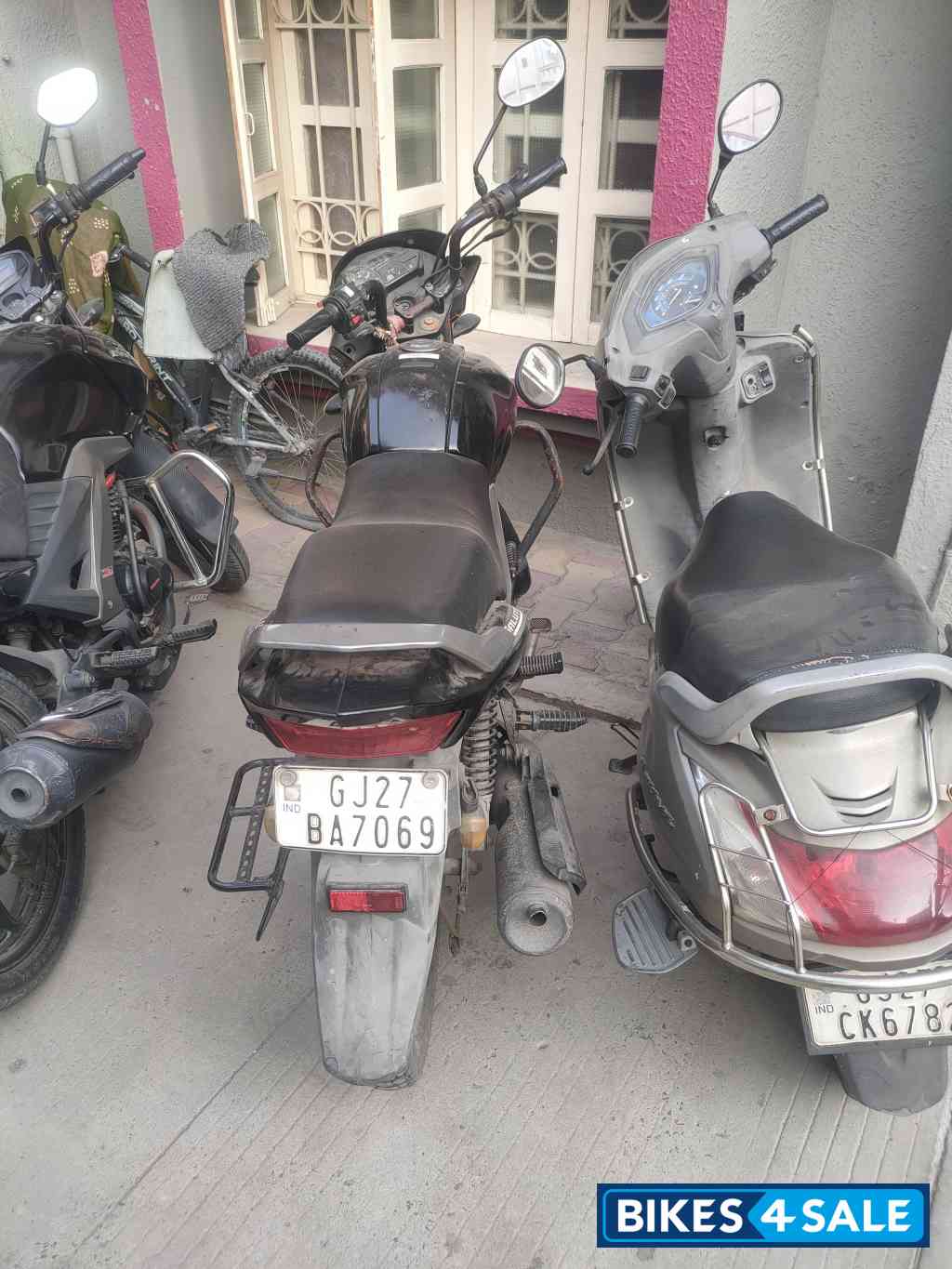 Black Yamaha Saluto 125