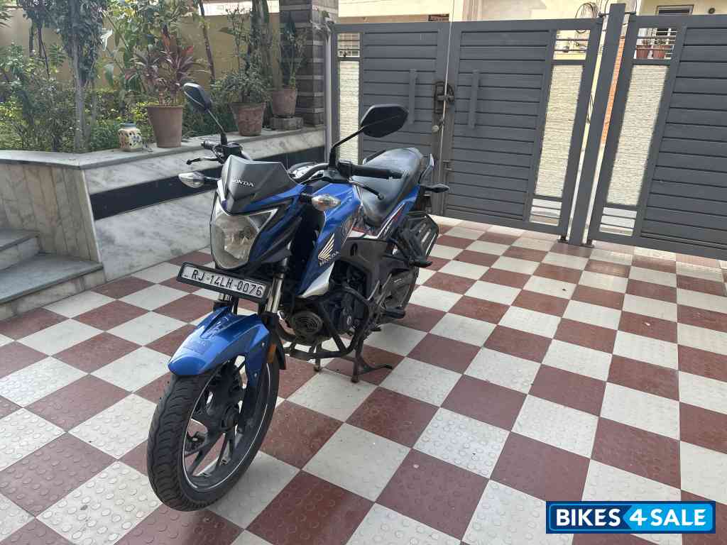 Blue Honda CB Hornet 160R