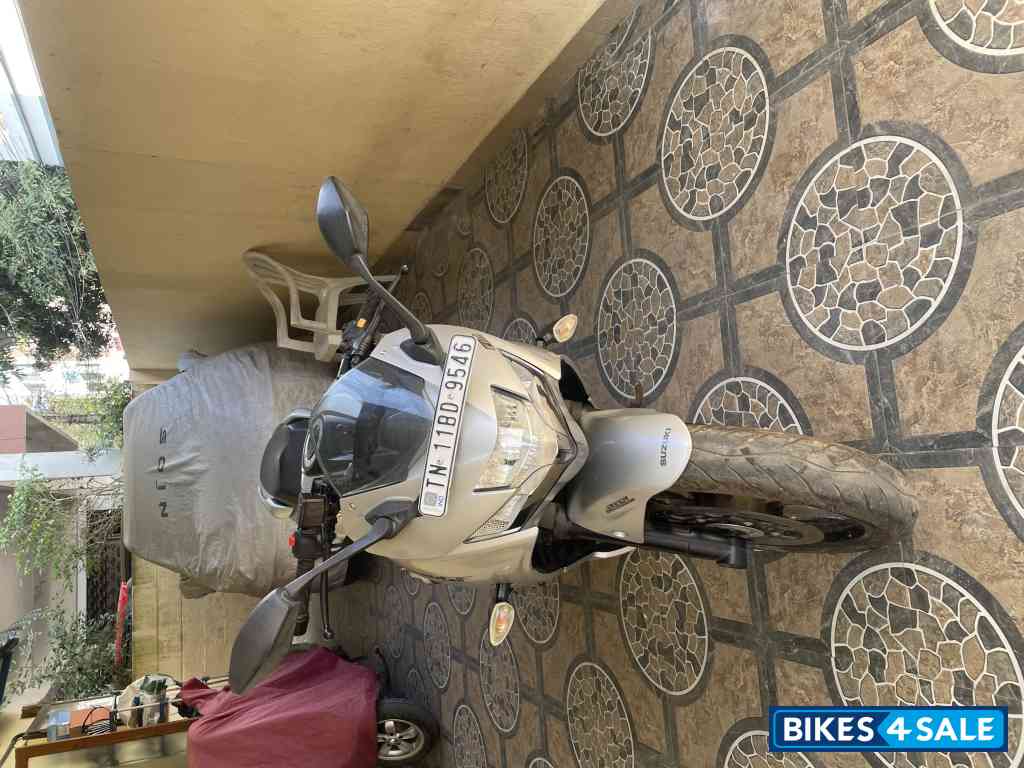 Silver Grey Suzuki Gixxer SF 250 Silver Grey Suzuki Gixxer SF 250