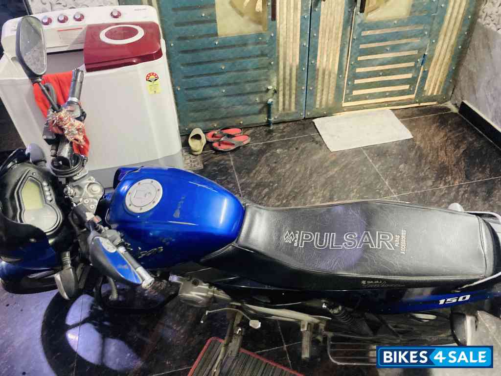Blue Bajaj Pulsar 150 Blue Bajaj Pulsar 150