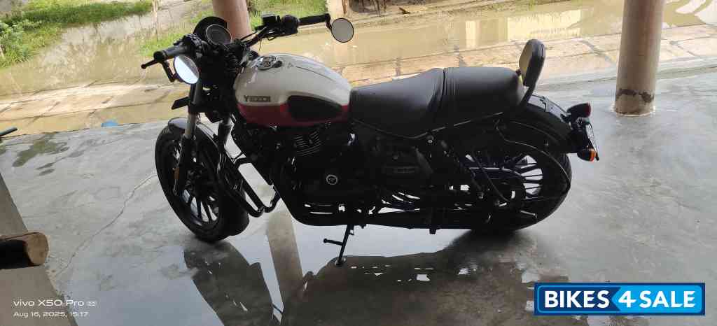 Yezdi Roadster Dual Tone