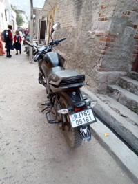 Black TVS Raider 125