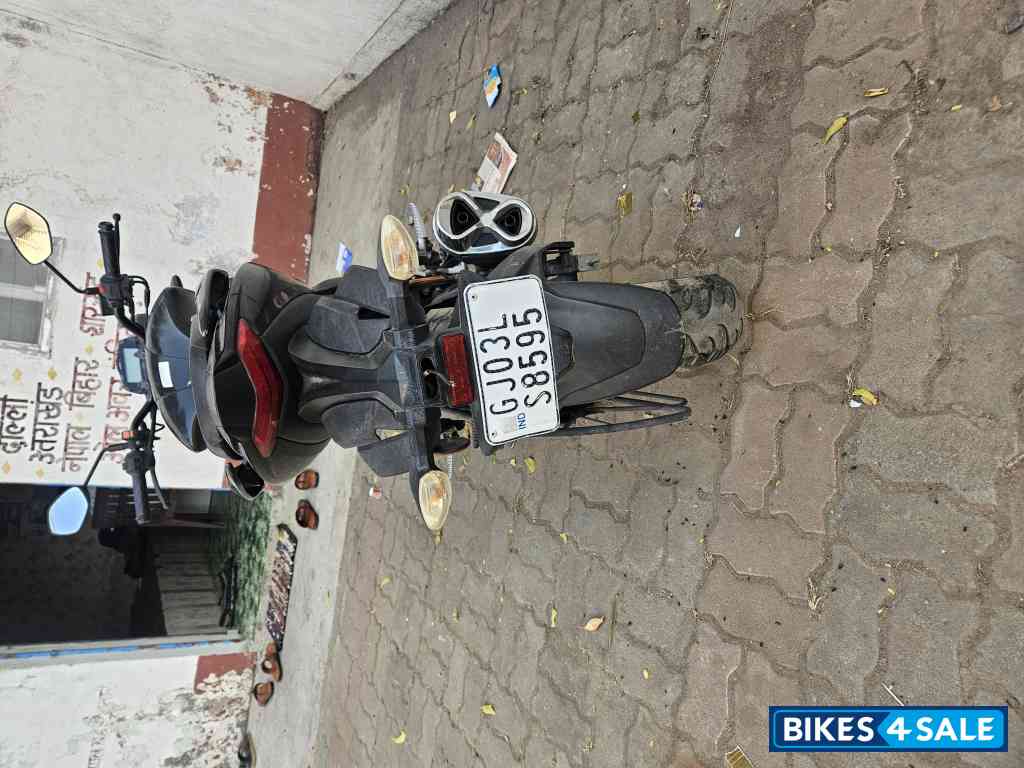 Sparkle Black Suzuki Gixxer BS6