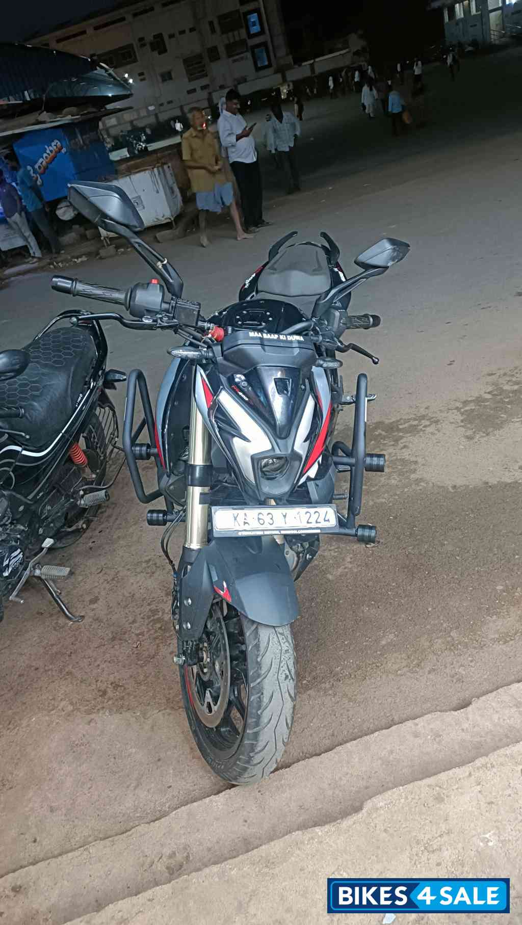 Black Bajaj Pulsar NS400Z