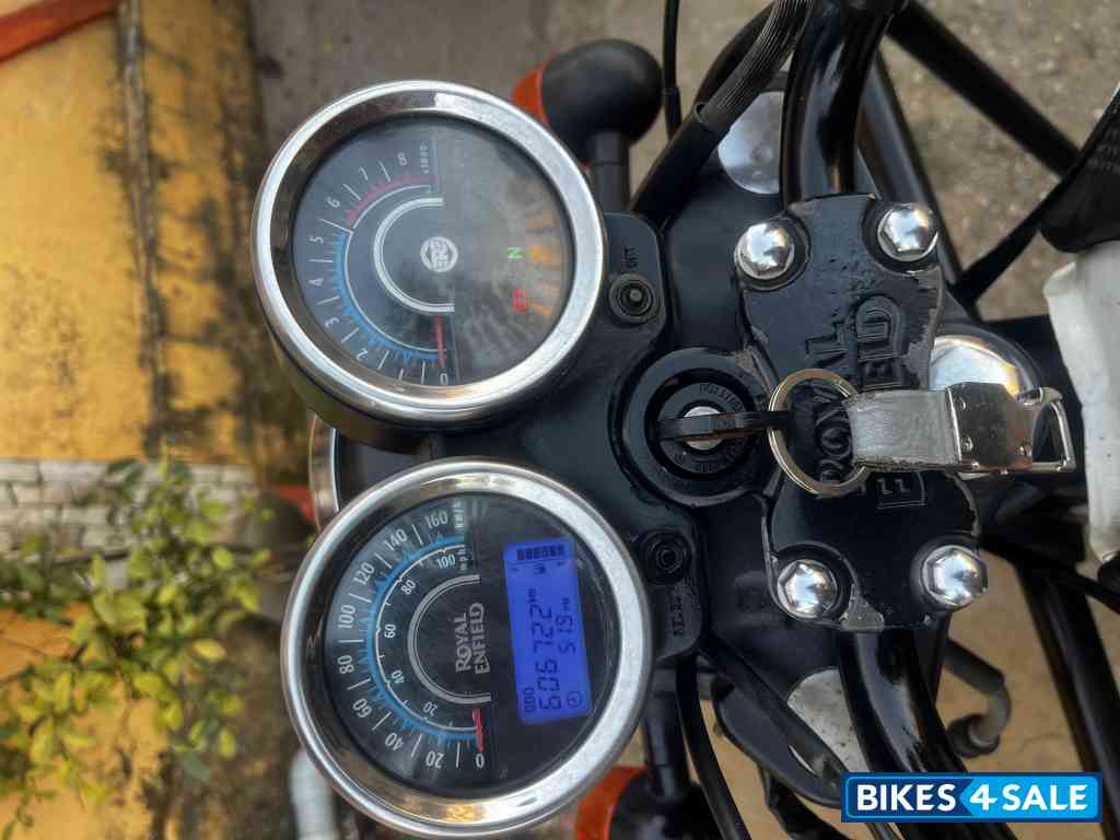 White And Black Royal Enfield Thunderbird X 350