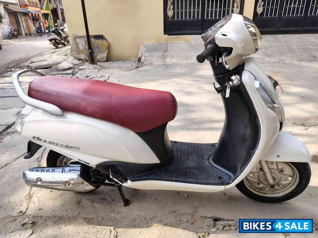 White Suzuki Access 125
