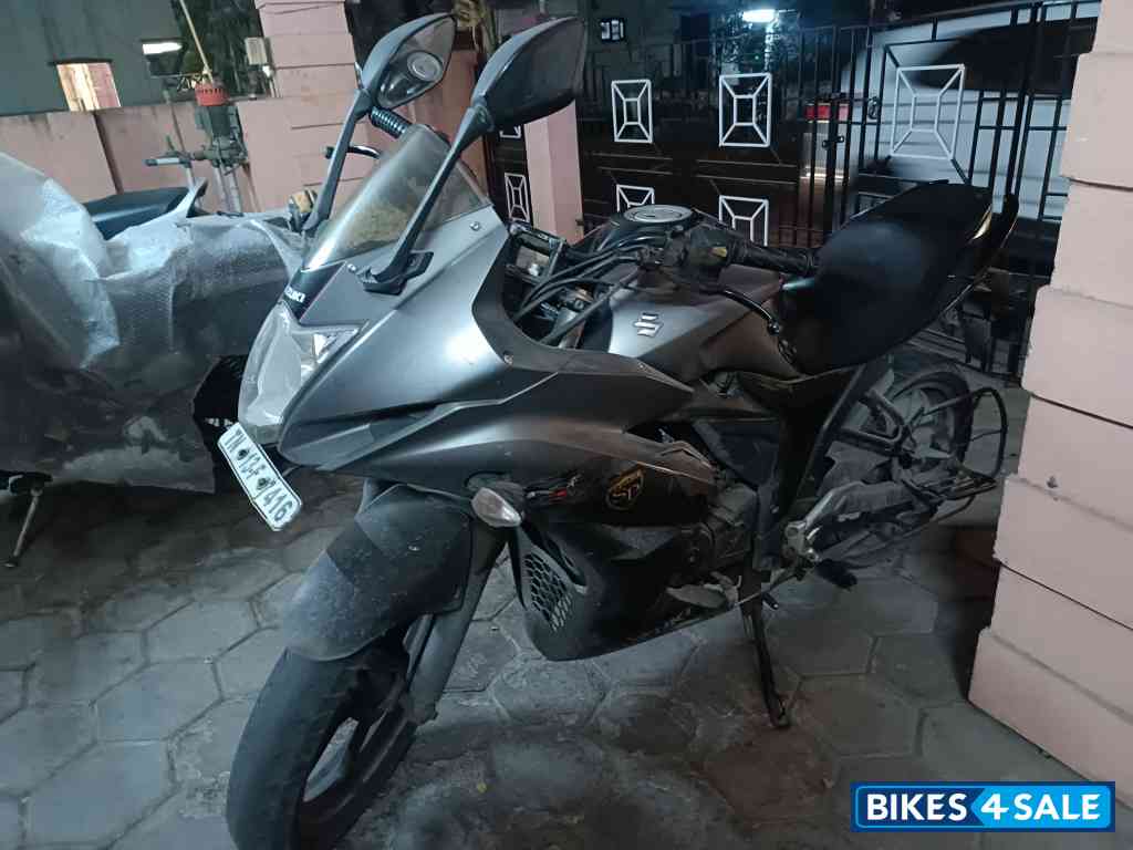 Grey Limited Edition Suzuki Gixxer SF