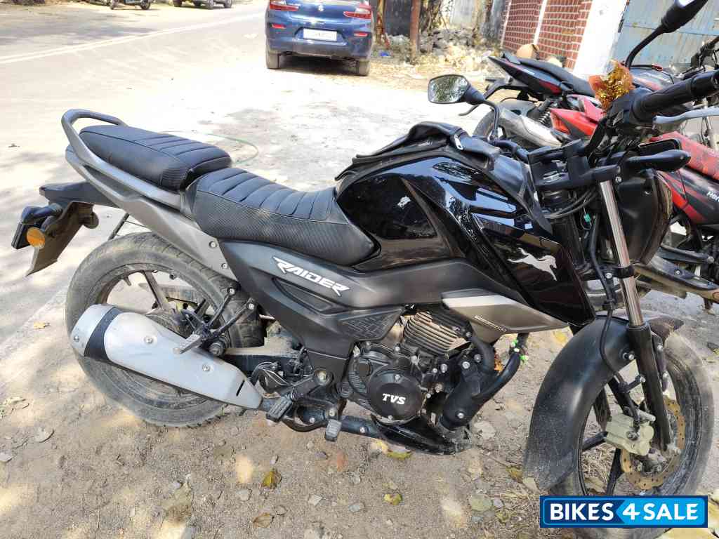 Black TVS Raider Split Seat