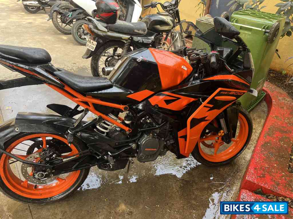 Black Orange KTM RC 200 2022