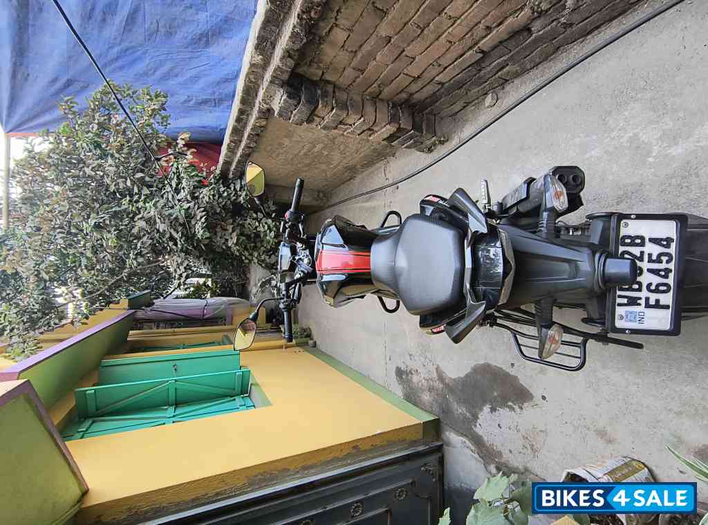 Black TVS Apache RTR 200 4V 2022