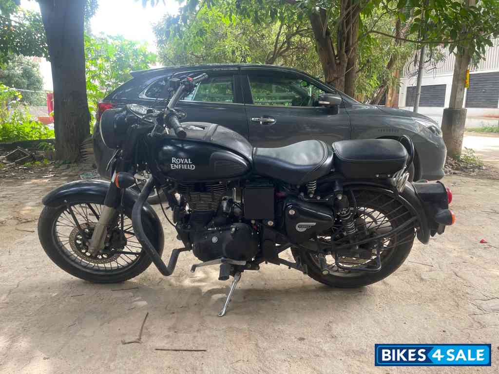 Stealth Black Royal Enfield Classic 500 Stealth Black Royal Enfield Classic 500