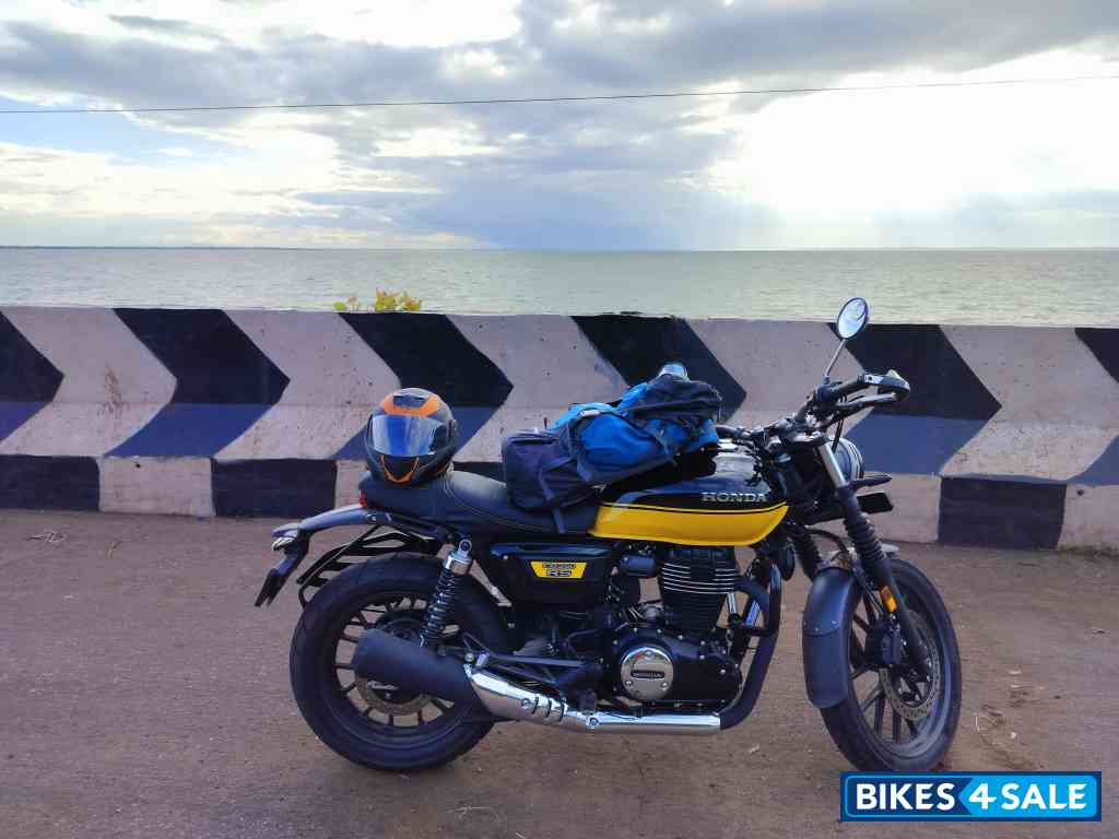 Dual Tone Black And Yellow Honda CB350RS