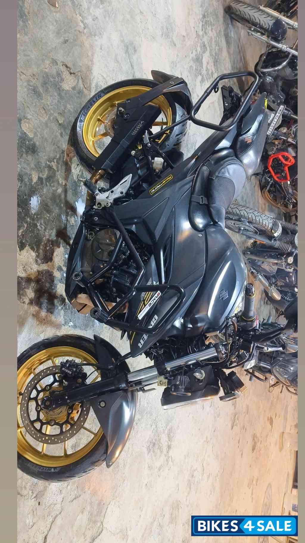 Matte Black Suzuki Gixxer 250