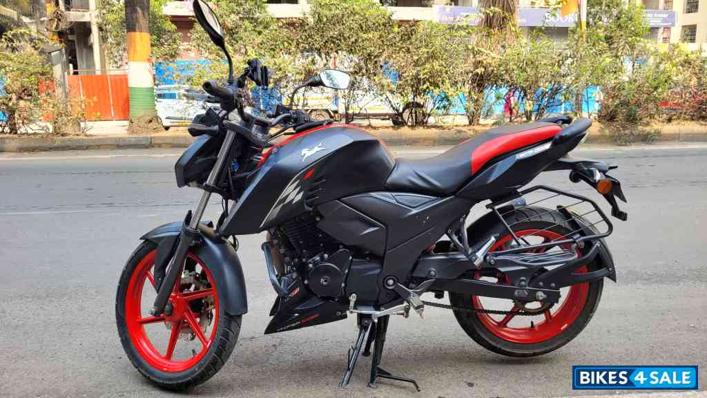 Matt Black TVS Apache RTR 160 4V Special Edition