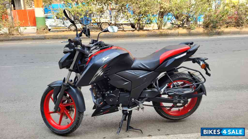 Matt Black TVS Apache RTR 160 4V Special Edition