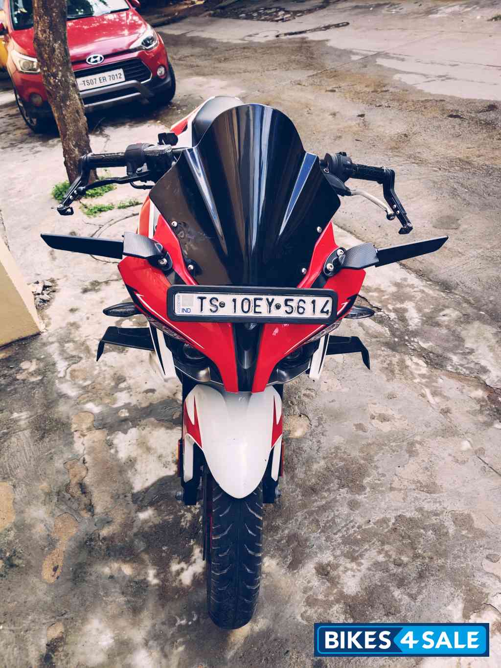 Rasing Red Bajaj Pulsar RS 200 BS6