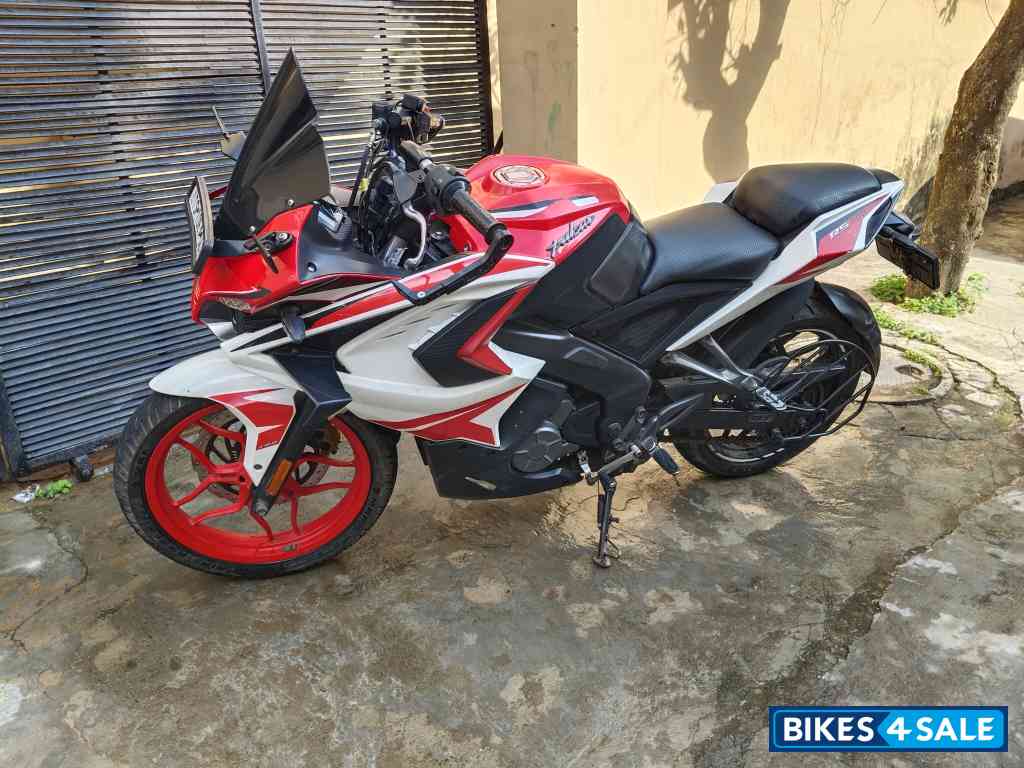 Rasing Red Bajaj Pulsar RS 200 BS6