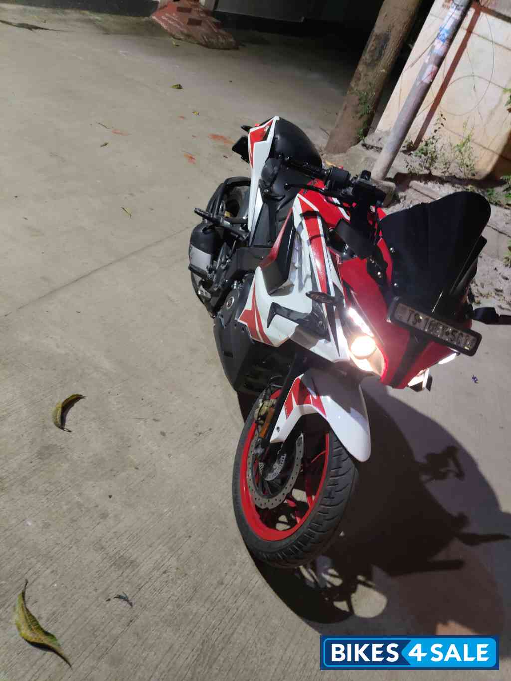 Rasing Red Bajaj Pulsar RS 200 BS6