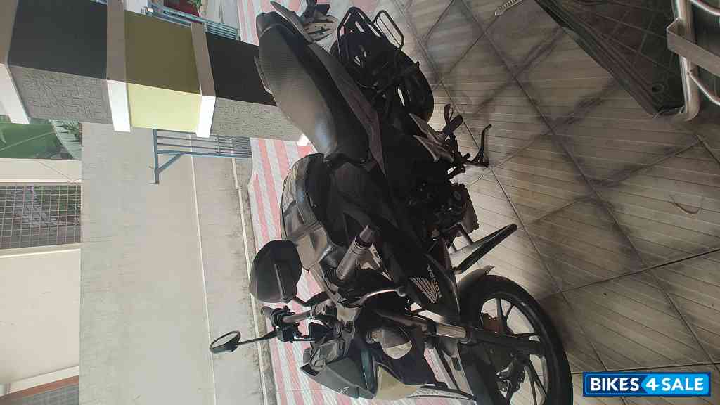 Black Honda CB Hornet 160R