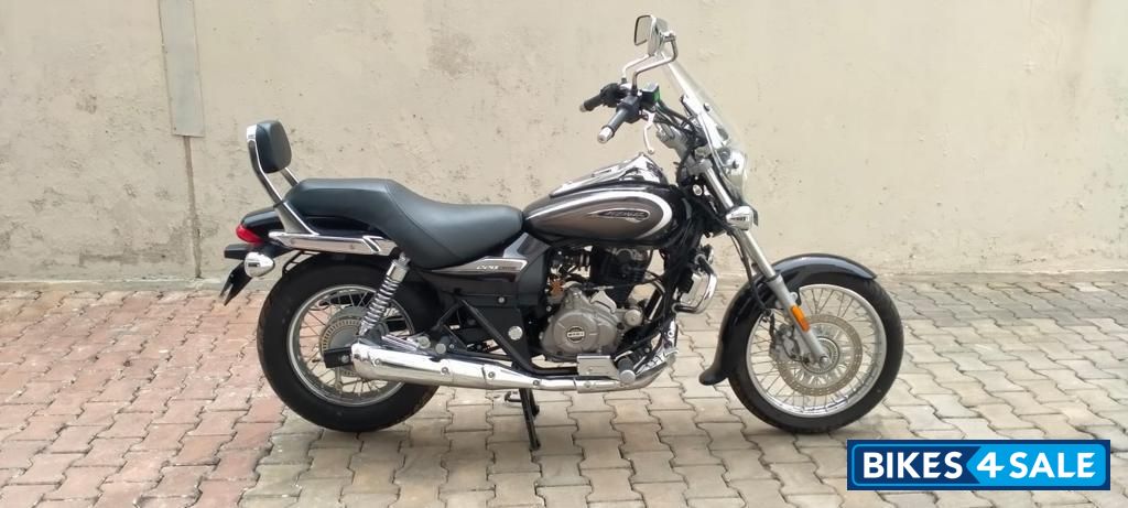 Auburn Black Bajaj Avenger Cruise 220