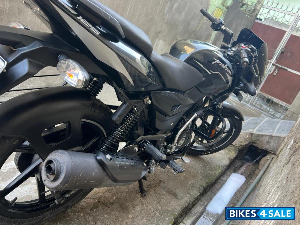 Bajaj Pulsar 125 Split Seat Bajaj Pulsar 125 Split Seat