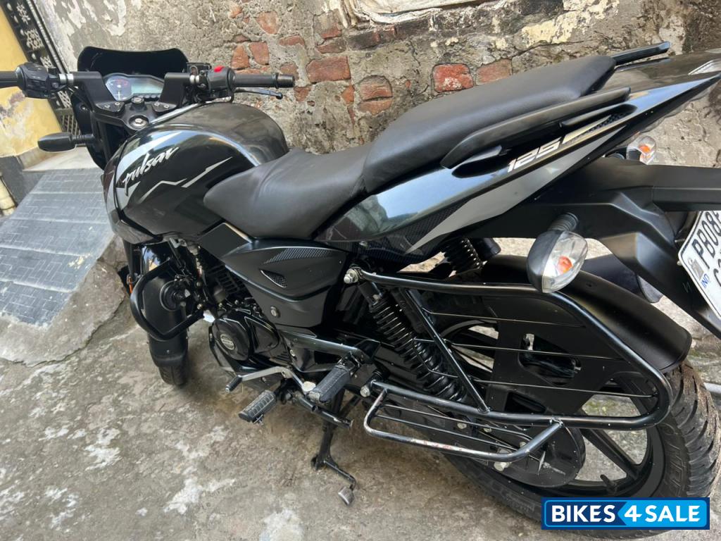 Bajaj Pulsar 125 Split Seat Bajaj Pulsar 125 Split Seat