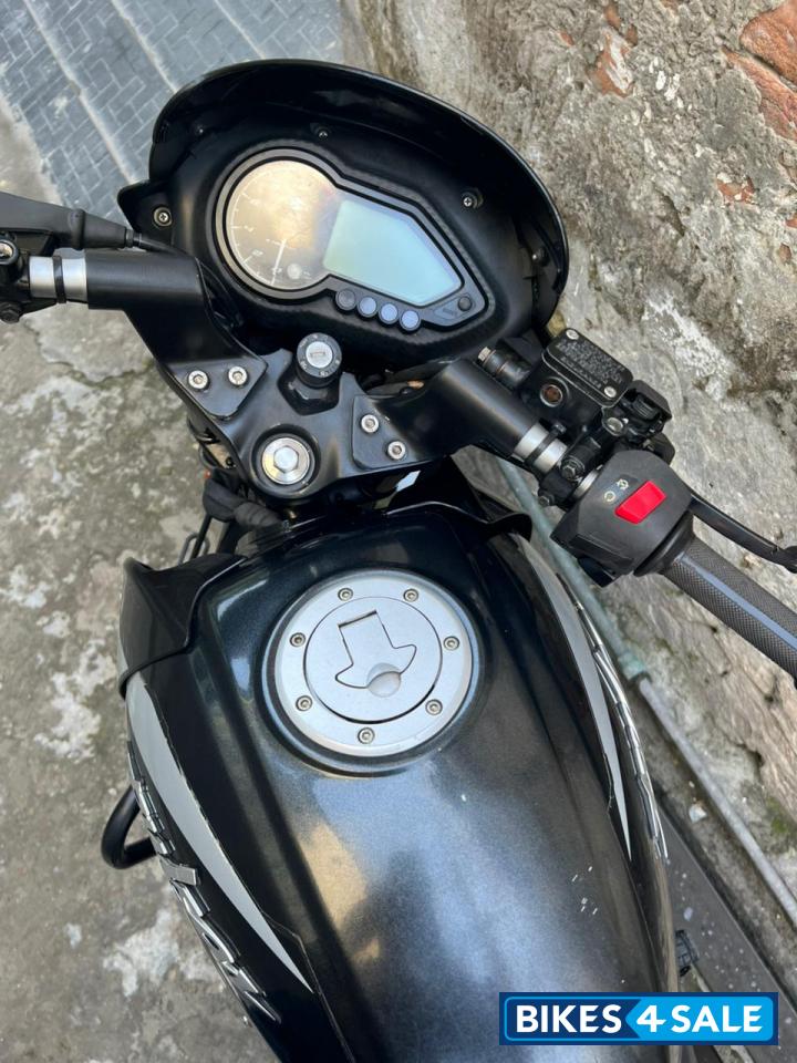 Bajaj Pulsar 125 Split Seat Bajaj Pulsar 125 Split Seat