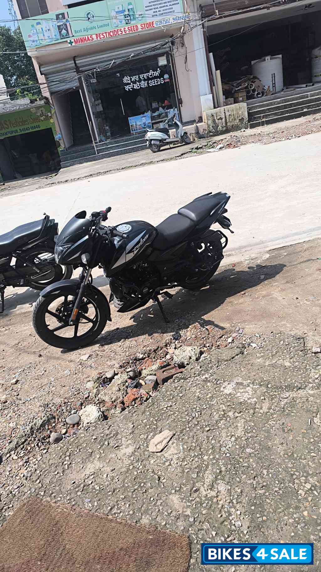Bajaj Pulsar 125 Split Seat Bajaj Pulsar 125 Split Seat