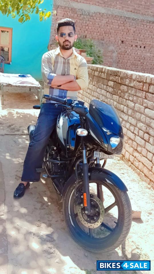 Bajaj Pulsar 125 Split Seat Bajaj Pulsar 125 Split Seat