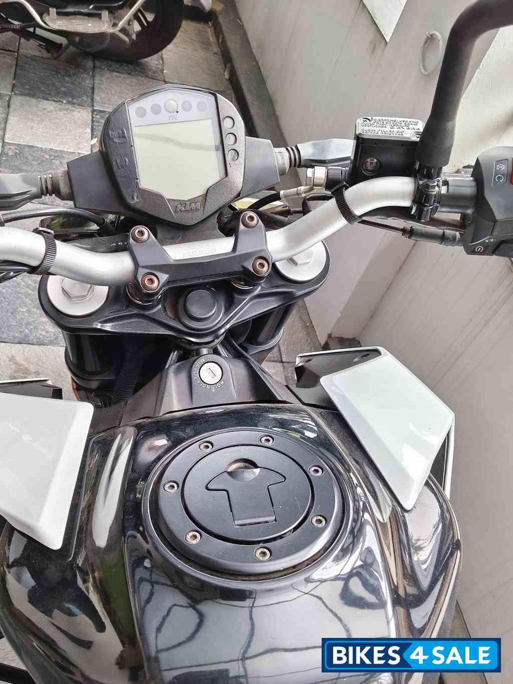 Ceramic White KTM Duke 200 2022