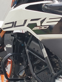 Ceramic White KTM Duke 200 2022