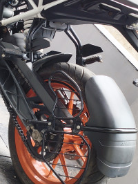 Ceramic White KTM Duke 200 2022