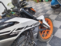 Ceramic White KTM Duke 200 2022