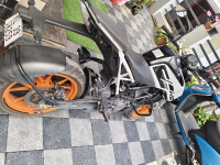 Ceramic White KTM Duke 200 2022