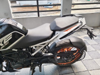 Ceramic White KTM Duke 200 2022