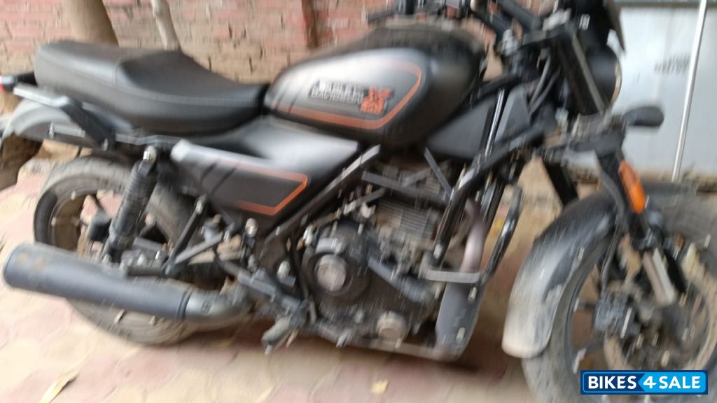 Black Harley Davidson X 440