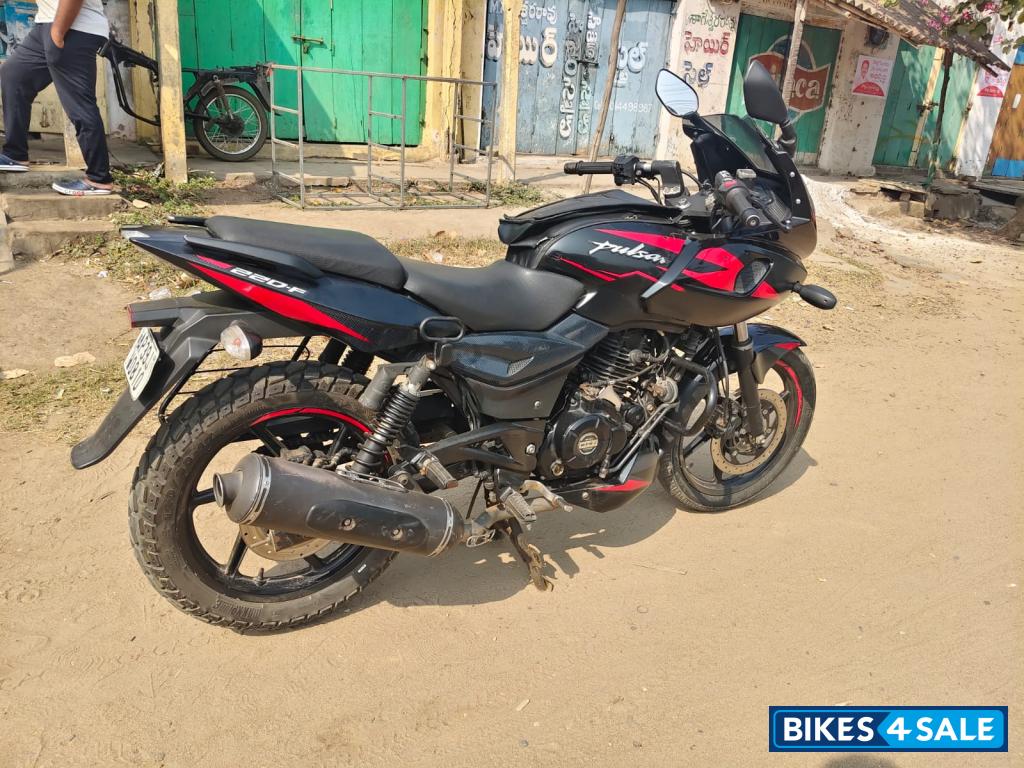 Bajaj Pulsar 220F BS6